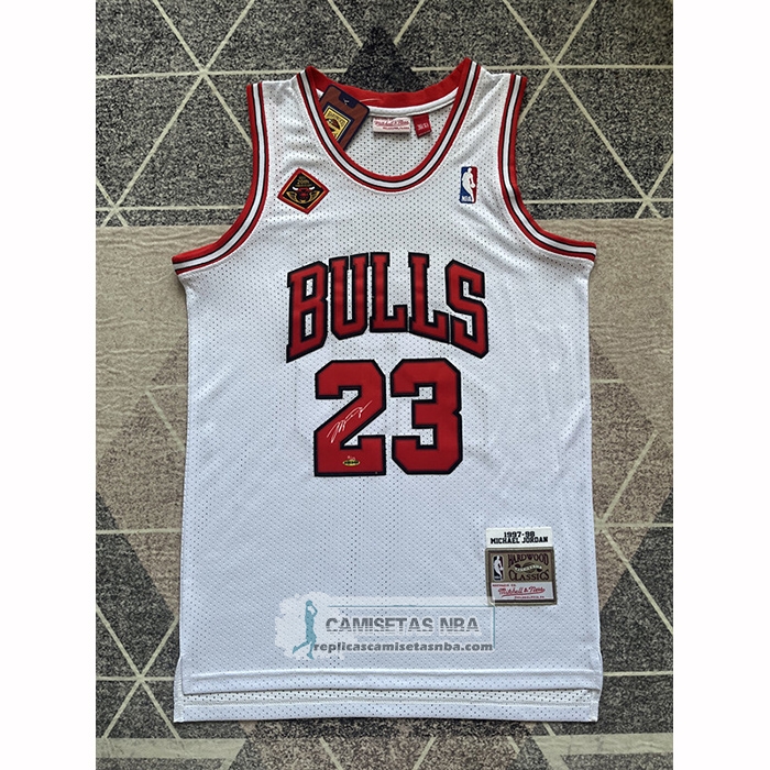Camiseta Chicago Bulls Michael Jordan NO 23 Mitchell & Ness 1997-98 Blanco Firmada
